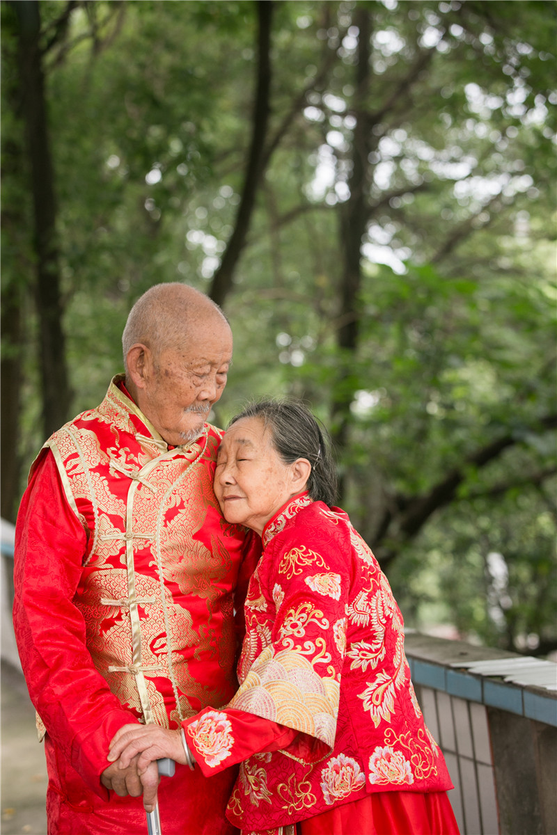 金婚贺词 结婚50年是金婚贺词 